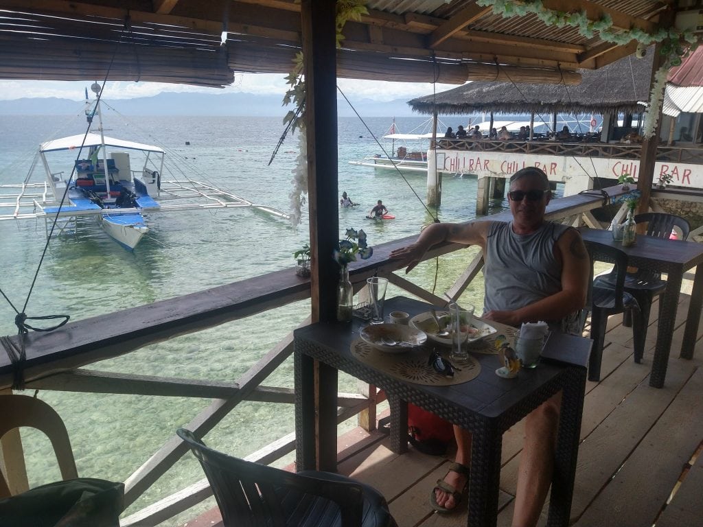 Relaxed seaside lunch in Moalboal during a long-term slow travel lifestyle in the Philippines.